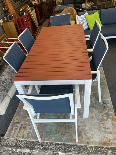 Gently Used Table w/ White Metal Base and Natural Wood Color Top w/ 6 Chairs Outdoor Set