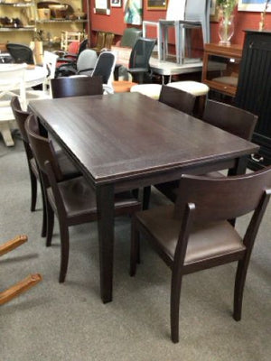 Crate & Barrel Pull out Leaves Dining Set