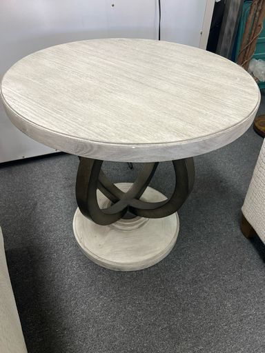 Oyster Bay Hewlett Round Accent End Table